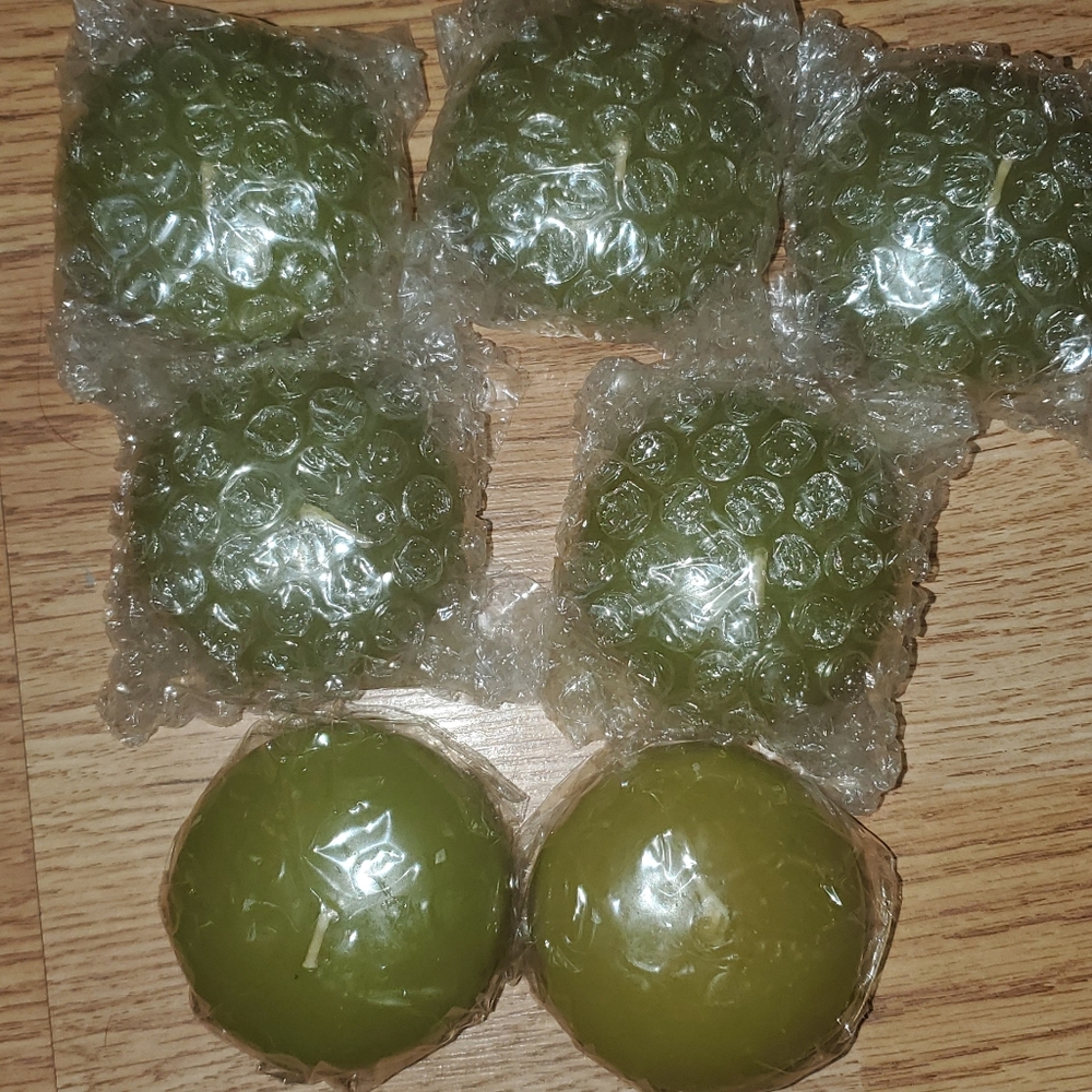 7 Floating Green Candles